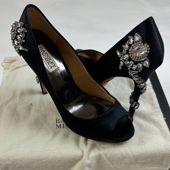 Badgley Mischka | Shoes | Badley Mischka Satin Crystal Embellishments ...